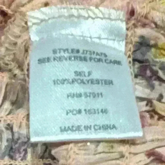 Wildflower apparel, bohemian blouse. NWT. Flowered, 100% polyester, V neck w/tie - Picture 6 of 7